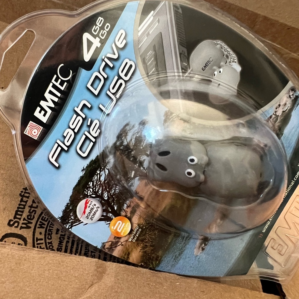 Safari Hippo USB Flash Drive 4GB - Gray - Picture 3 of 5